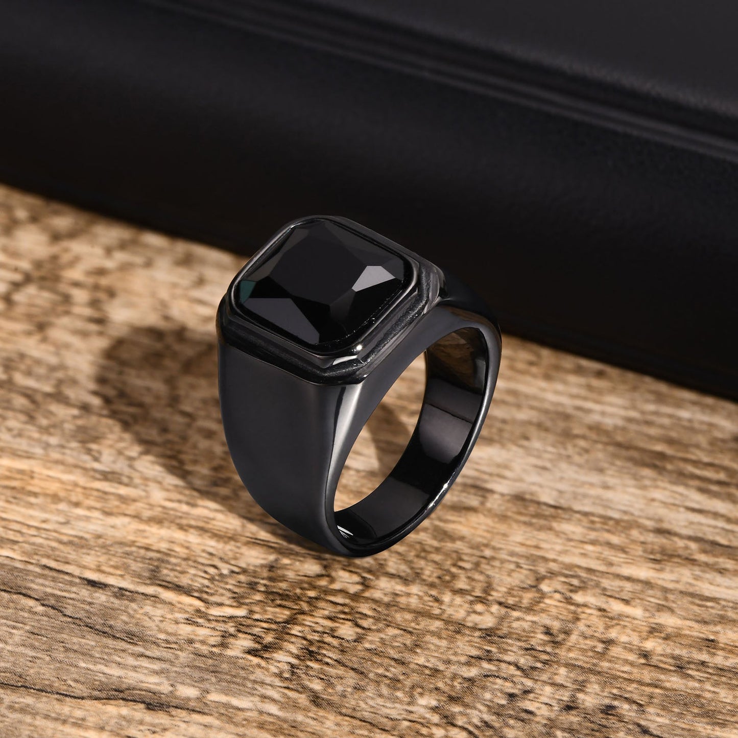 Square Aureus ring with black stones - Edin