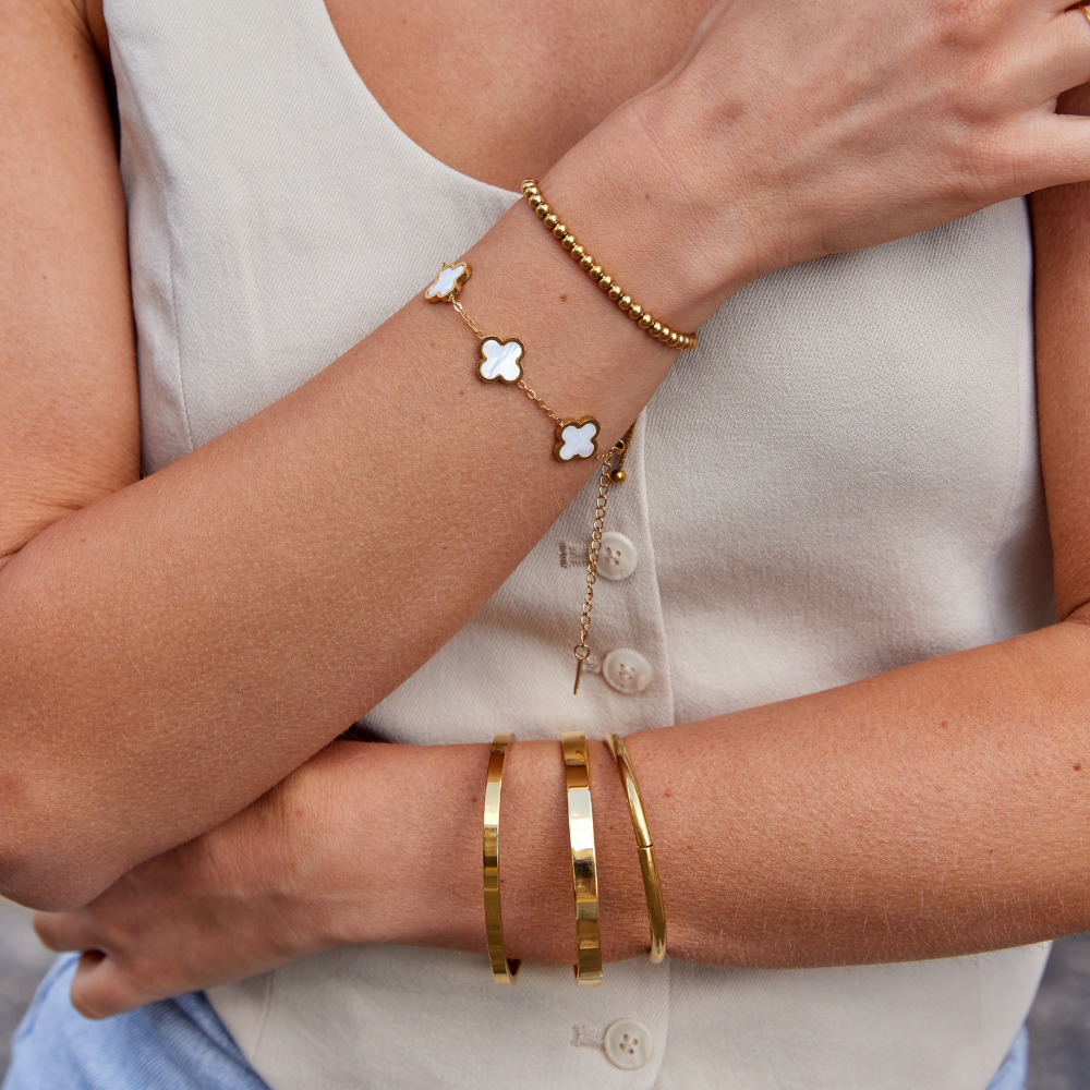 Minimalist rigid bracelet with invisible clasp - Loredana