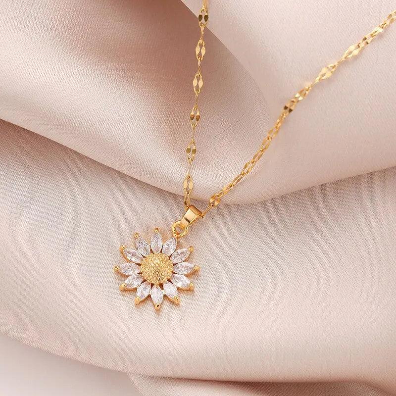Daisy Pendant Necklace