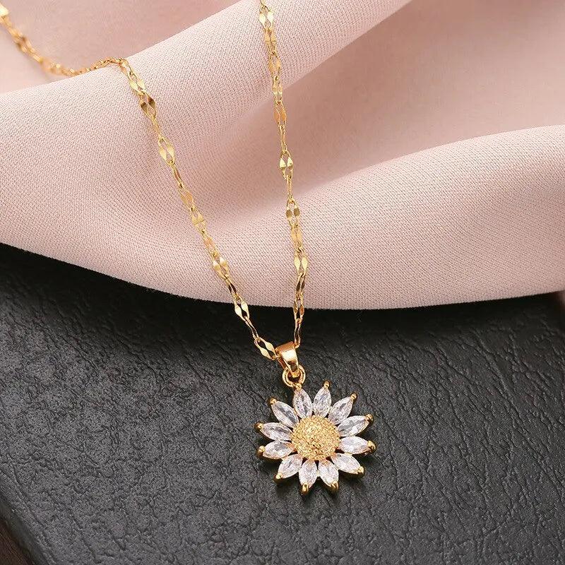Daisy Pendant Necklace