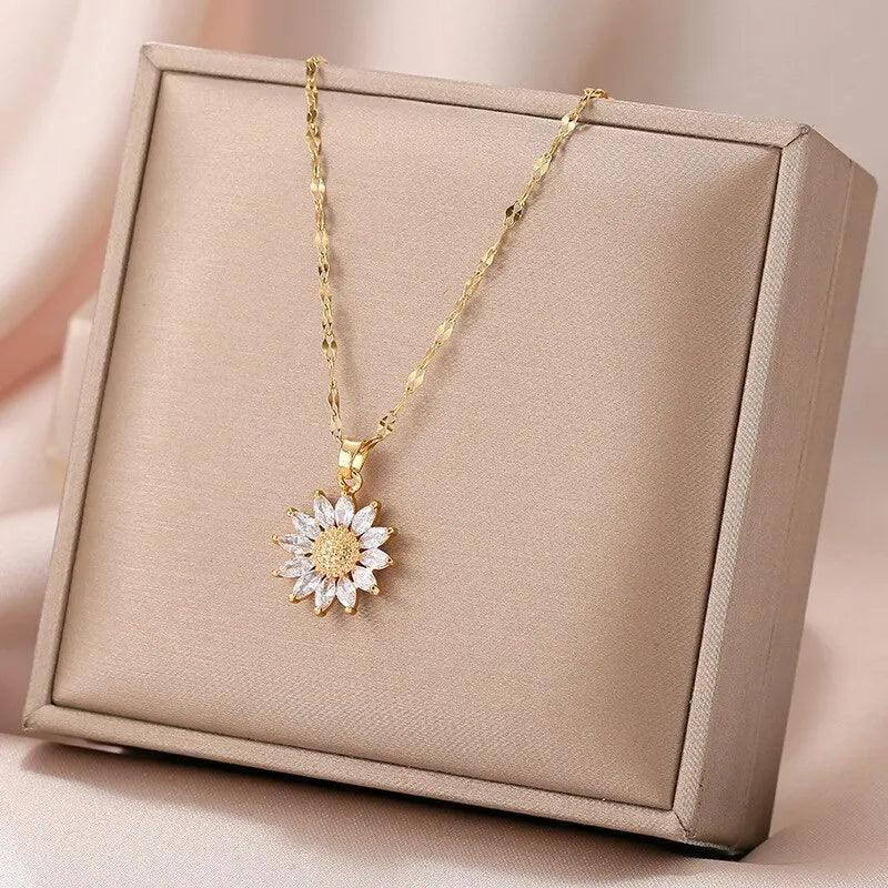 Daisy Pendant Necklace