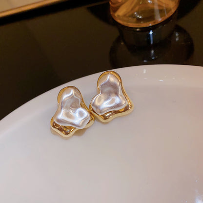 Sculpted Pearl Heart Stud Earrings