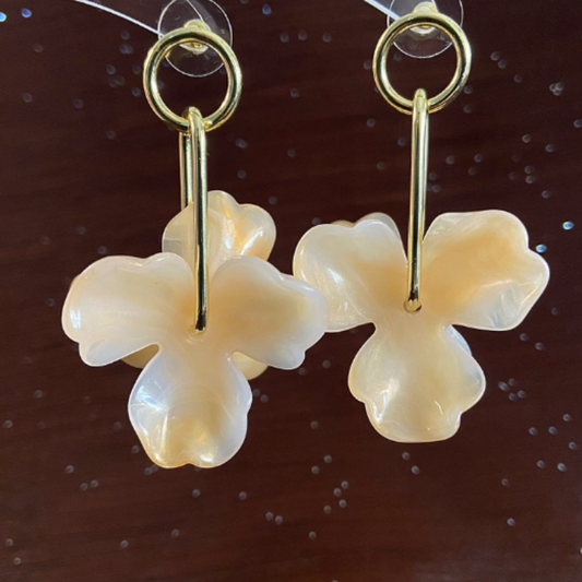 Creamy Blooms Earrings
