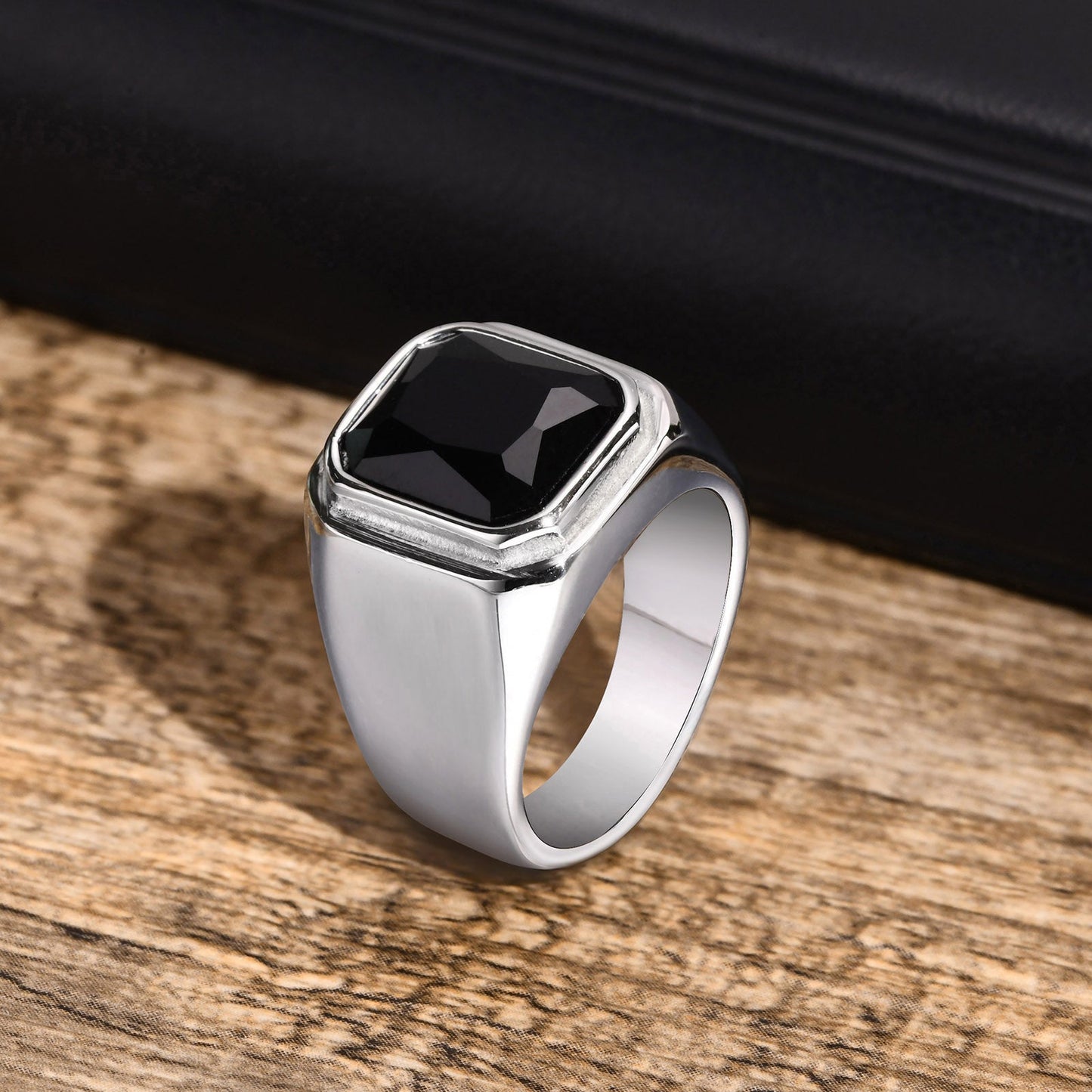 Square Aureus ring with black stones - Edin