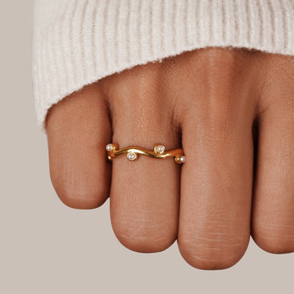 Wavey Pearl Gold Ring