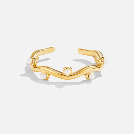 Wavey Pearl Gold Ring